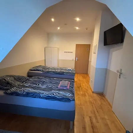 Gasthuis Doppelzimmer-bad-kuehlschrank Tv-18 3*