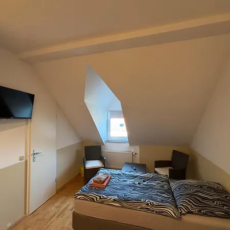 Doppelzimmer-bad-kuehlschrank Tv-18