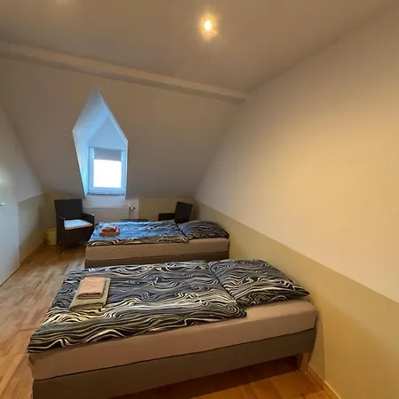 Doppelzimmer-bad-kuehlschrank Tv-18 3*