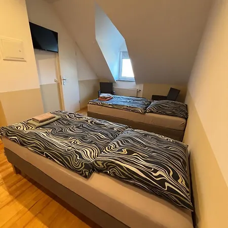 Gasthuis Doppelzimmer-bad-kuehlschrank Tv-18 Meine