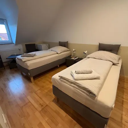Doppelzimmer-bad-kuehlschrank Tv-18 3* Meine