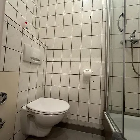 Doppelzimmer-bad-kuehlschrank Tv-18 Meine