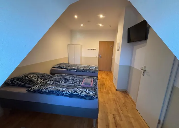 Pensjonat Doppelzimmer-bad-kuehlschrank Tv-18 3*