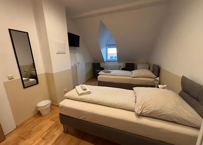 Pensjonat Doppelzimmer-bad-kuehlschrank Tv-18 3*