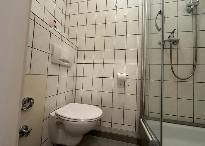 Doppelzimmer-bad-kuehlschrank Tv-18 Meine